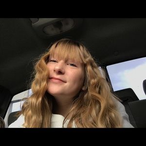 Meet your Posher, Flora